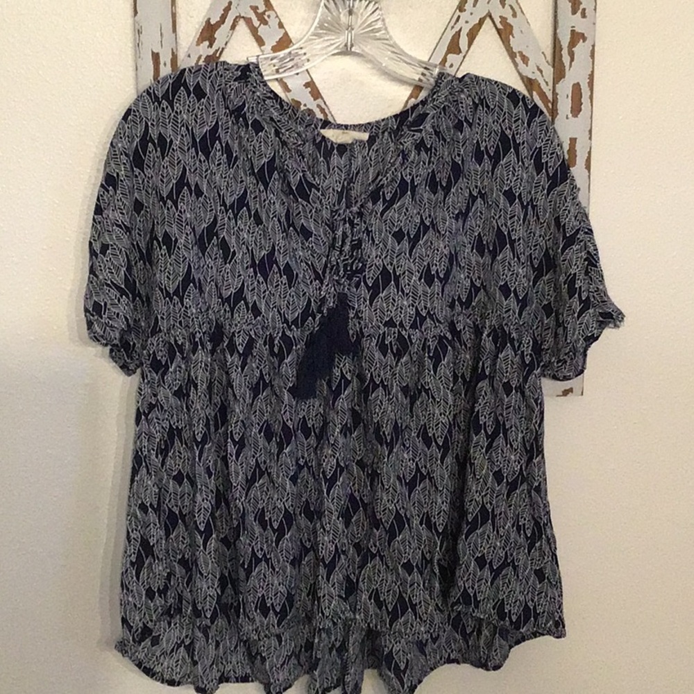 Super cute Entro flowy top